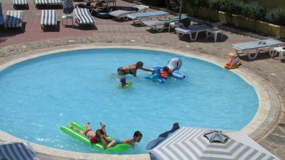 Valsami Hotel Apartments Kremastí Esterno foto